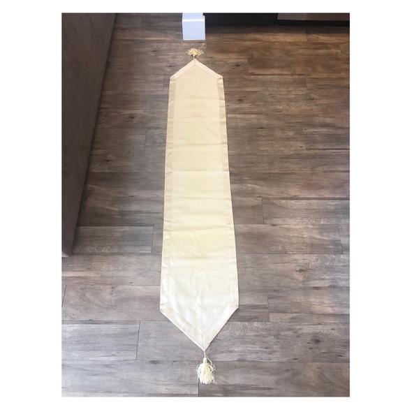 Table Runner - Picture 1 of 3